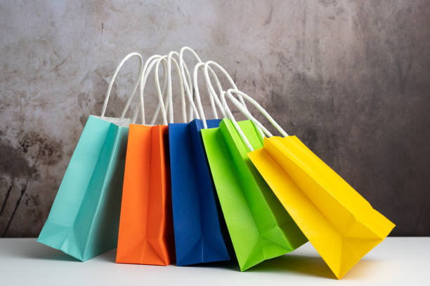colorful shopping or gift bags - sacos de presente imagens e fotografias de stock