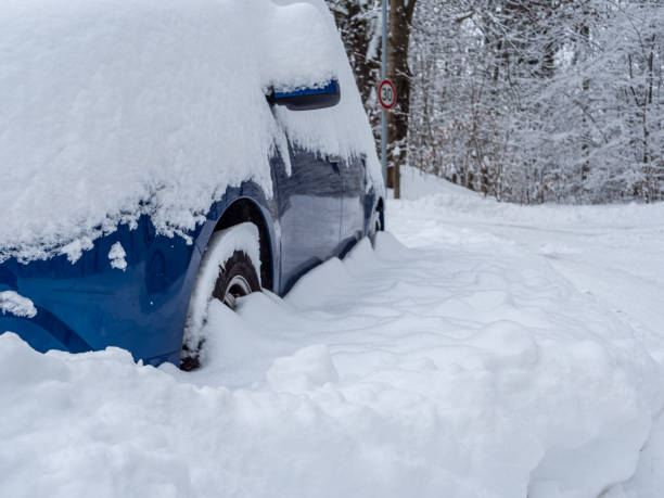 istock Car is stuck on a road 1301180191