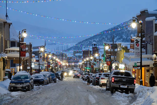 scenic shot of the snowy main street in downtown park city on a calm evening - ski resort winter snow night imagens e fotografias de stock