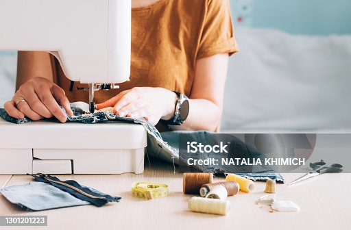 37,400+ Sewing Machine Stock Photos, Pictures & Royalty-Free Images -  iStock
