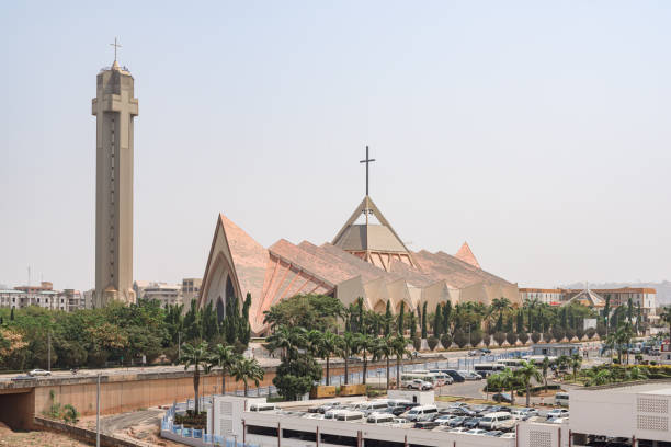 nationa ecumenical center, à abuja - nigeria abuja city mosque photos et images de collection