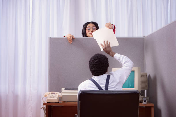 retro office workers exchange documents at cubicle - fileshare fotografías e imágenes de stock