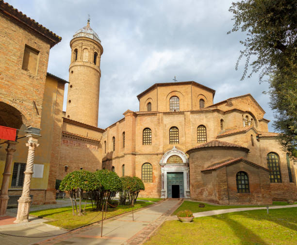 ravenna - a igreja basílica de são vitale. - san vitale basilica - fotografias e filmes do acervo