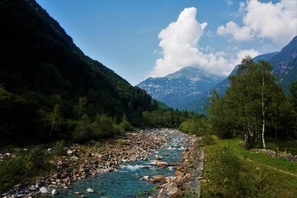 verzasca river in gerra, ticino, switzerland - riverbed switzerland valley stone imagens e fotografias de stock