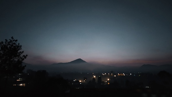 Lembang amanecer Niebla photo