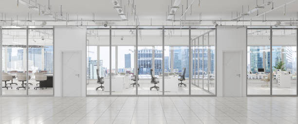 moderno grande interno vuoto per ufficio con sala riunioni, scrivanie per uffici, sedie e paesaggio urbano. - wide foto e immagini stock