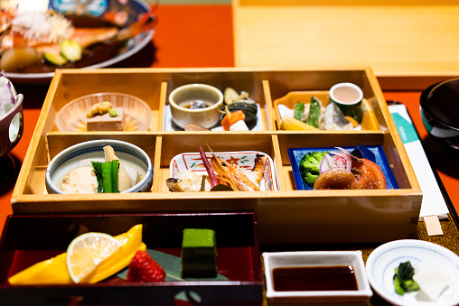 Gorgeous Japanese food.
Traditional Japanese cuisine with many variations.
Many small dishes.