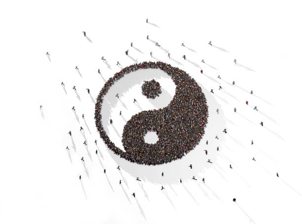백색 배경에 음양 기호를 형성하는 사람들의 큰 군중 - yin yang ball 뉴스 사진 이미지