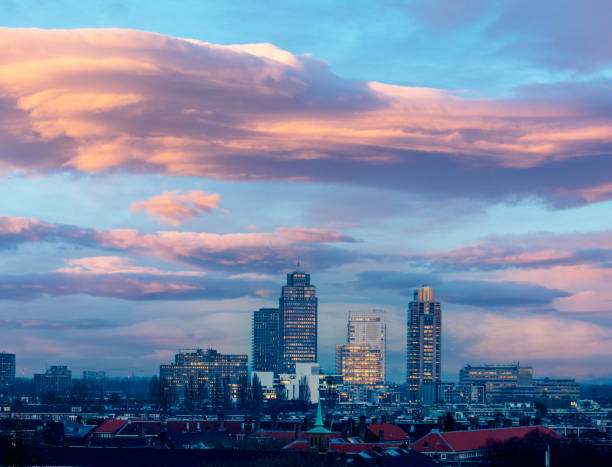 アムステルダム南夕日 - amsterdam netherlands city skyline ストックフォトと画像