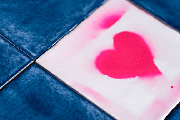 Urban art with conceptual category design to extol the LOVE of VALENTINE'S DAY. A transgressive, modern, challenging, cheerful and sympathetic way of showing love through contrasts in geometries and colors. A message of fresh love that gives off happiness and inspiration.