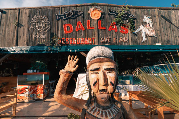 dallas steak house restaurant exterior with native american wooden statue at the entrance - native american statue wood carving imagens e fotografias de stock