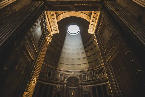 Photo of Dentro do Patão em Roma, Italia - Inside Pantheon in Rome, Italy