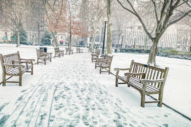 Philadelphia Snowy Rittenhouse Park in Philadelphia philadelphia winter stock pictures, royalty-free photos & images