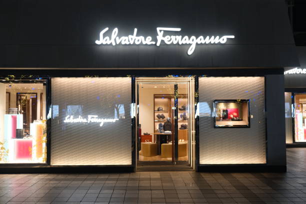 фасад магазина сальваторе феррагамо - ferragamo стоковые фото и изображения
