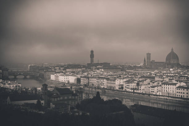 florence view form piazzale michelangelo in black and white - dramatic sky duomo santa maria del fiore piazzale michelangelo florence italy imagens e fotografias de stock