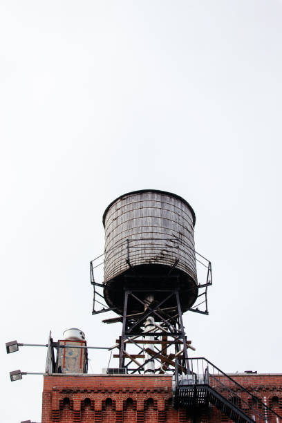 istock Rooftop water tower in Manhattan 1301515551