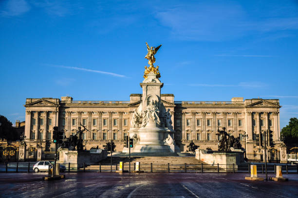 ロンドン、イギリス - 2013年10月12日:バッキンガム宮殿 - palace buckingham palace london england famous place ストックフォトと画像