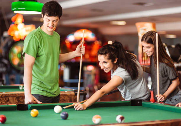 istock Hppiness friend at the billiards 1301554362