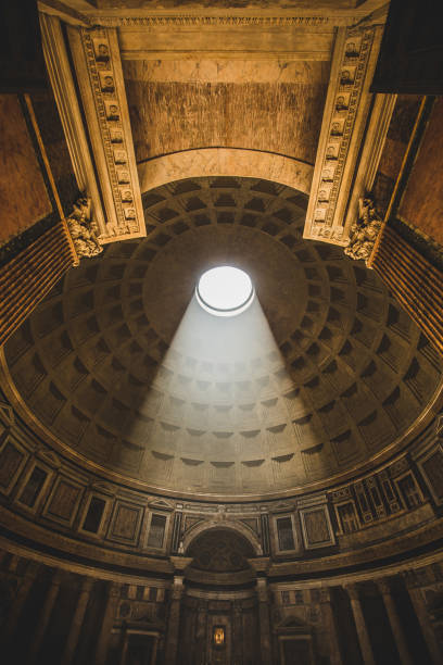 dentro do patão em roma, italie - inside pantheon, à rome - architecture italian culture pantheon rome church photos et images de collection