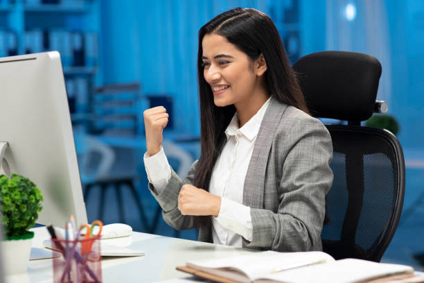 사무실에서 사업가, 스톡 사진 - office chair cheering ecstatic success 뉴스 사진 이미지