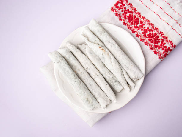 til pitha ein traditionelles essen von assam isoliert stockbild. - sesame seed white isolated on white stock-fotos und bilder