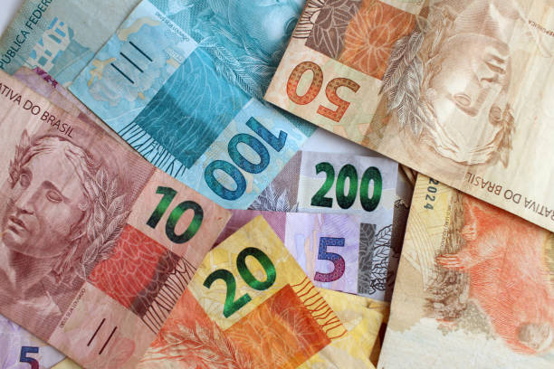 istock Brazilian Banknotes Money 1301645786