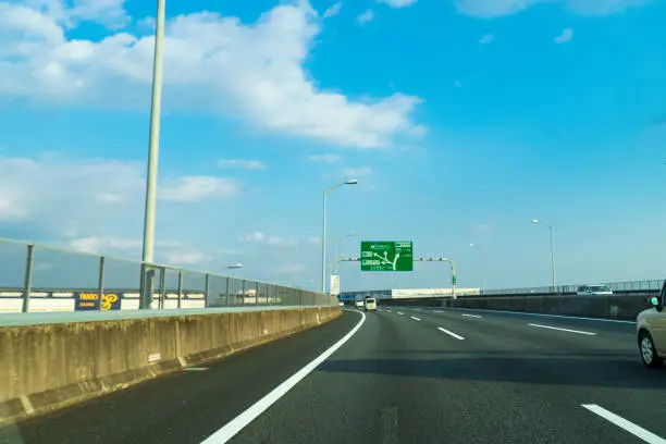 Expressway of the straight line