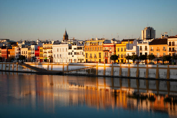 안달루시아의 스페인 남부의 세비야의 아름다운 도시 - andalusia architecture travel destinations blue 뉴스 사진 이미지