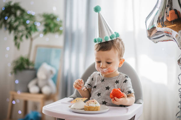 istock Baby's first birthday at home 1301763163