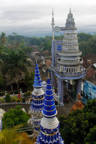 turen moskee in malang stad, oost-java - malang stockfoto's en -beelden