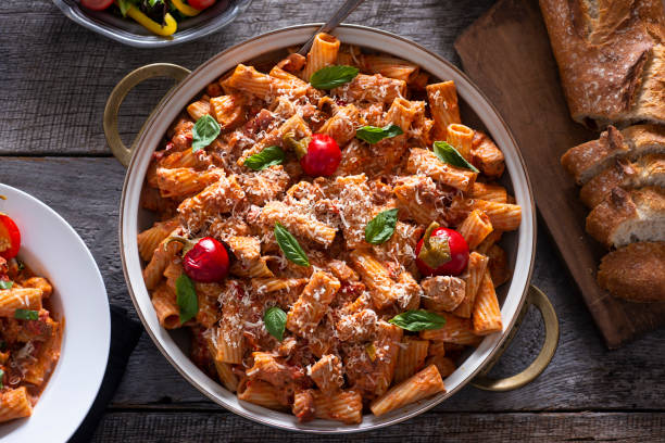 Chicken Rigatoni Rigatoni with Chicken and Marinara Sauce (Chicken Riggies) chicken rigatoni stock pictures, royalty-free photos & images