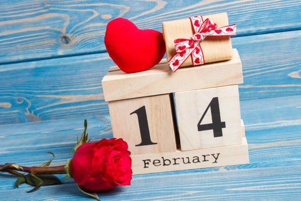 istock Cube calendar with gift, red heart and rose flower, Valentines day 1301885672