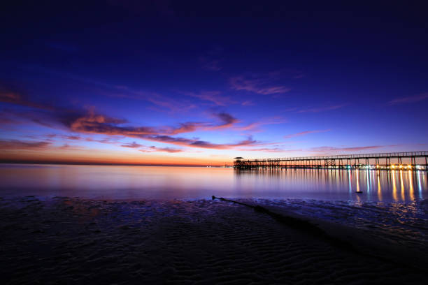 istock as the sun starts to rise 1301907472