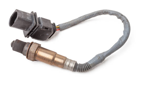 Lambda probe - oxygen sensor device designed to record tamount of remaining oxygen in the exhaust gas of car engine is located in exhaust system. Metal spare part for replacement to repair in workshop sonda lambda - dispositivo de sensor de oxígeno diseñado para registrar el desmontaje del oxígeno restante en el gas de escape del motor del coche se encuentra en el sistema de escape. pieza de repuesto metálica para su sustitución para reparar en tal