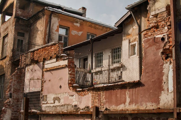 istock Grunge neglected city house 1301926744