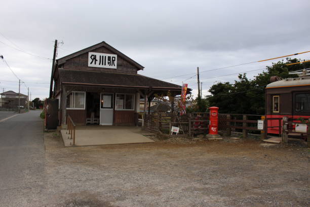 gare de choshi electric railway tokawa - looking at view railroad station street railroad track photos et images de collection