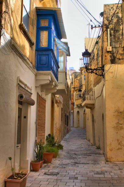 paesaggio urbano della città di rabat a gozo, malta - rabat gozo foto e immagini stock