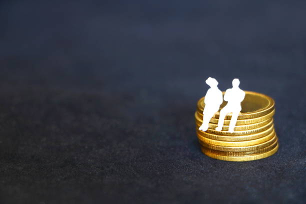 couple white miniature business people sitting on golden coins pile, on black background have copy space for put text, concept growing golden coins for business couple white miniature business people sitting on golden coins pile, on black background have copy space for put text, concept growing golden coins for business best gold ira group stock pictures, royalty-free photos & images