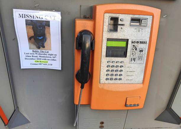 открытый такт телефон - coin operated pay phone telephone communication стоковые фото и изображения