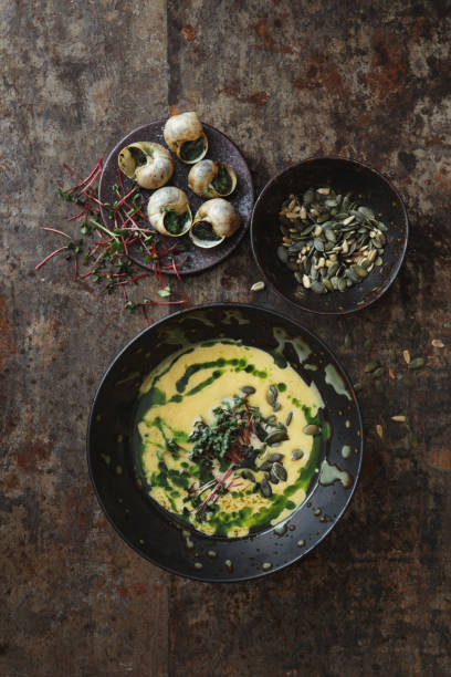 パンプキンスープとエスカルゴのクリーム - gourmet snail food escargot ストックフォトと画像