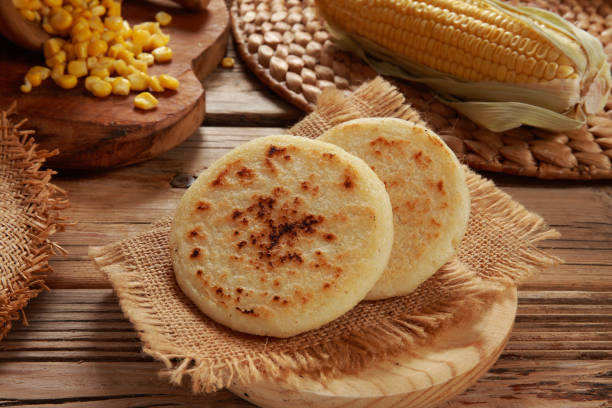 arepa - mortar and pestle herb coriander seed cilantro foto e immagini stock