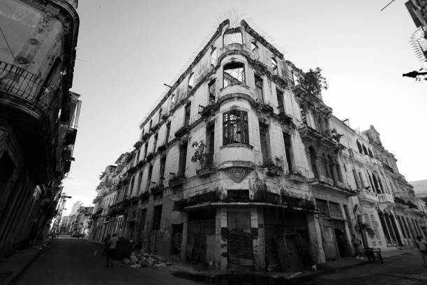 istock Urban Decay in Havana 1301992508