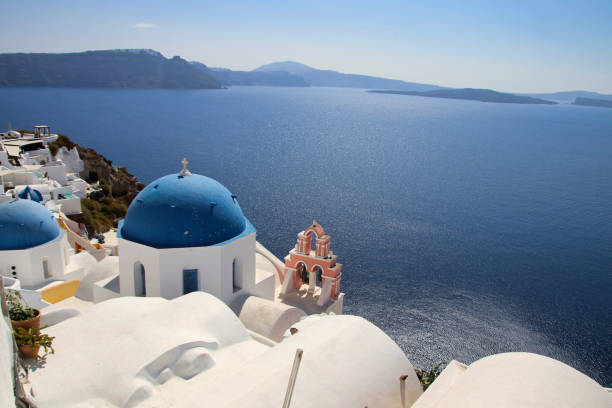 oia - santorini island, griechenland, europa - steps staircase water doorway stock-fotos und bilder