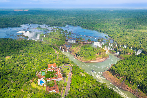 Declared a world heritage in 1984, this marvel of nature with 275 waterfalls formed by the Iguazu River between Brazil and Argentina represents the largest set of waterfalls in the world. Its biggest drop known as the Devil's Throat, reaches approximately 150 meters wide and 80 meters high.