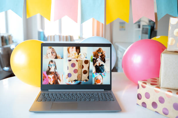 Kids virtual birthday,home party.Online conference,video call in laptop,computer.Friends,girls on screen,greetings.Decoration, gifts,balloons,flags,caps.Children celebrate remote holiday on isolation Kids virtual birthday,home party.Online conference,video call in laptop,computer.Friends girls on screen,greetings.Decoration,gifts,balloons,flags,caps.Children celebrate remote holiday on isolation virtual birthday celebration stock pictures, royalty-free photos & images
