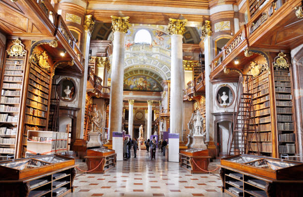 österreichische nationalbibliothek - palace vienna indoors museum stock-fotos und bilder