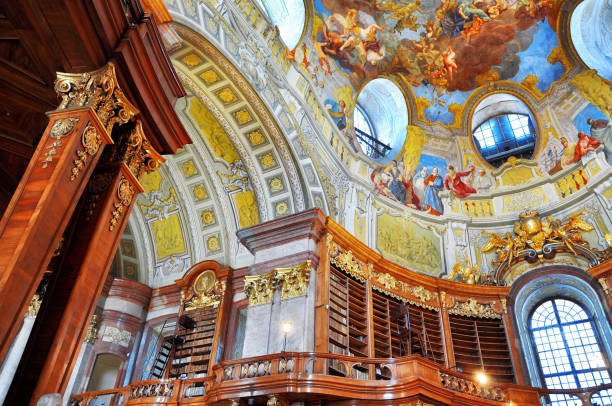 österreichische nationalbibliothek - palace vienna indoors museum stock-fotos und bilder