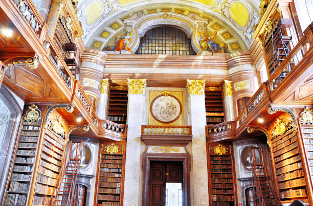 österreichische nationalbibliothek - palace vienna indoors museum stock-fotos und bilder