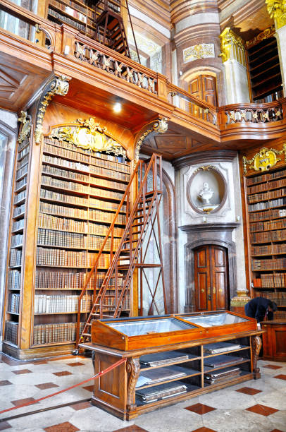 österreichische nationalbibliothek - palace vienna indoors museum stock-fotos und bilder