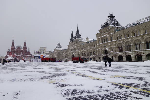 Red Square in Moscow after heavy snowfall The Red Square in Moscow, Russia, one day after the record-setting snowfalls of February 12 through 14, 2021 red square stock pictures, royalty-free photos & images